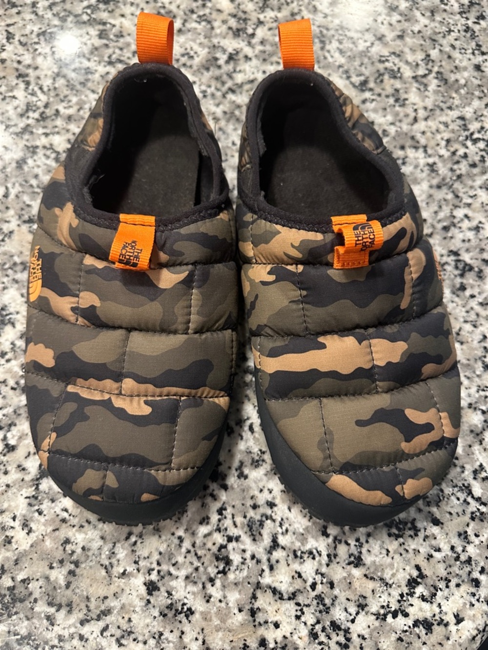 The North Face Kids Camo Quilted Slip-On Slippers - Olive, Black & Orange